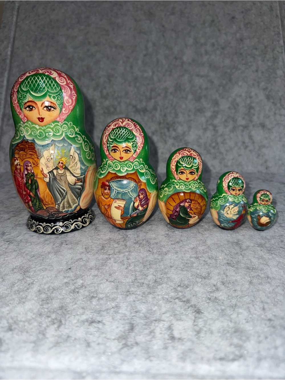 Vintage, rare and signed Handcrafted Russian Matryoshka 5 doll nesting set